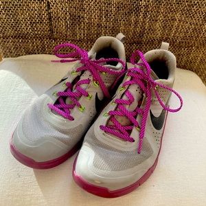 Nike Flywire Women’s Sneakers